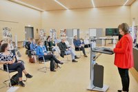 Begrüßt wurden die Teilnehmenden von Landrätin Maria Rita Zinnecker. Bildquelle: Landkreis Ostallgäu